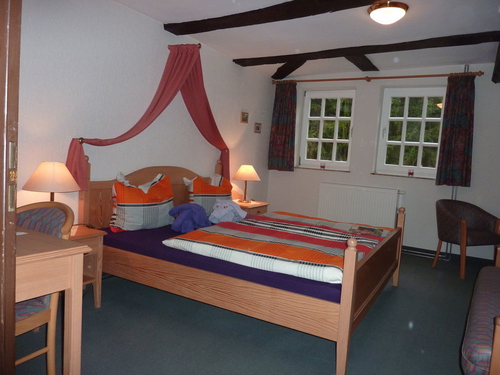 Hof Guttels Waldgasthof Ferienpension Rotenburg an der Fulda Esterno foto